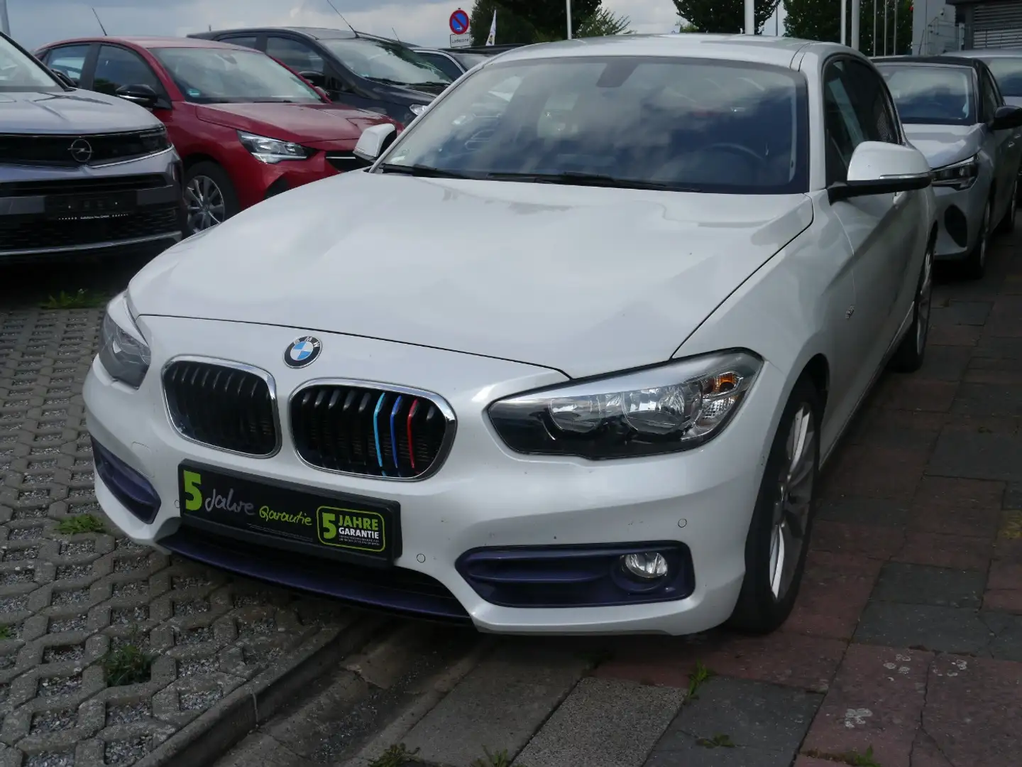 BMW 116 d Sport Line incl.Big Deal inspektionspaket Bianco - 2