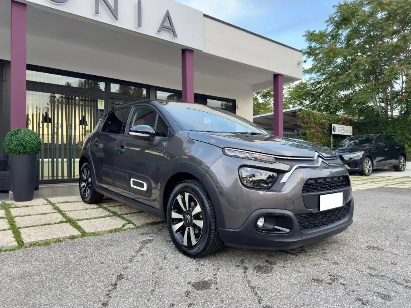 Citroen C3 1.2 puretech Shine s&s 83cv Grijs - 1