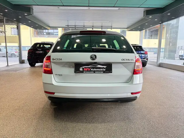 Skoda Octavia view 5
