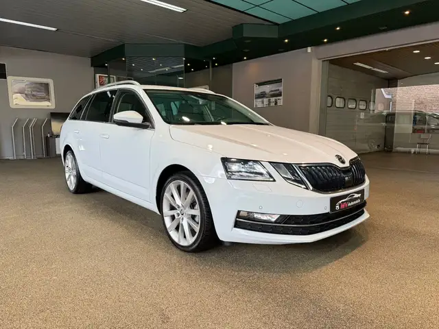 Skoda Octavia view 3
