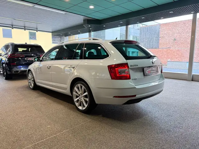 Skoda Octavia view 4