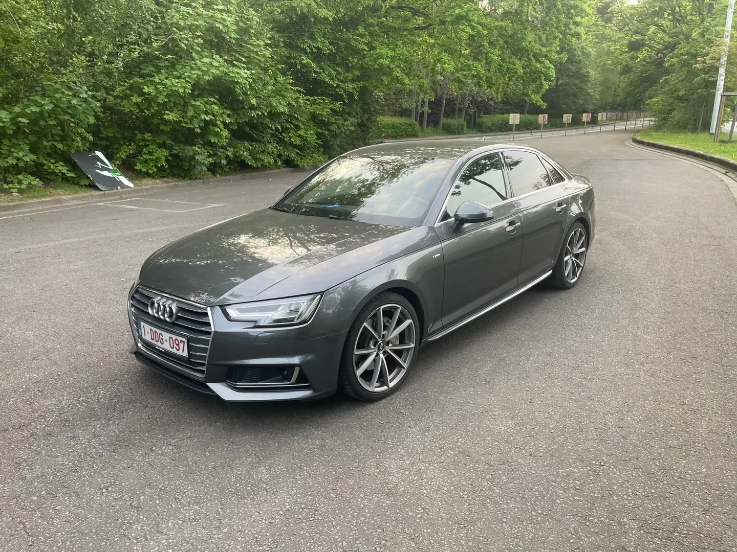 Audi A4 2.0 TDi Sport S tronic - 1