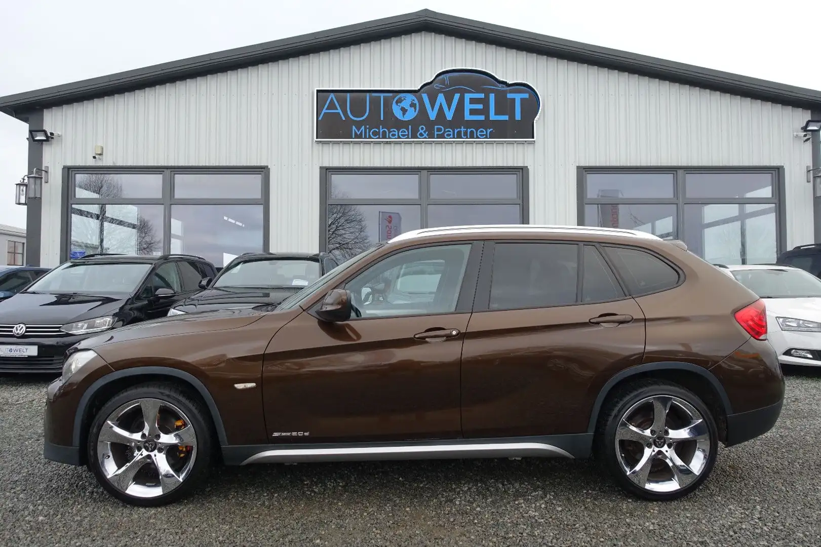 BMW X1 2.0d sDrive KLIMA PANO SITZH 19' Insp+TÜV NEU Braun - 1