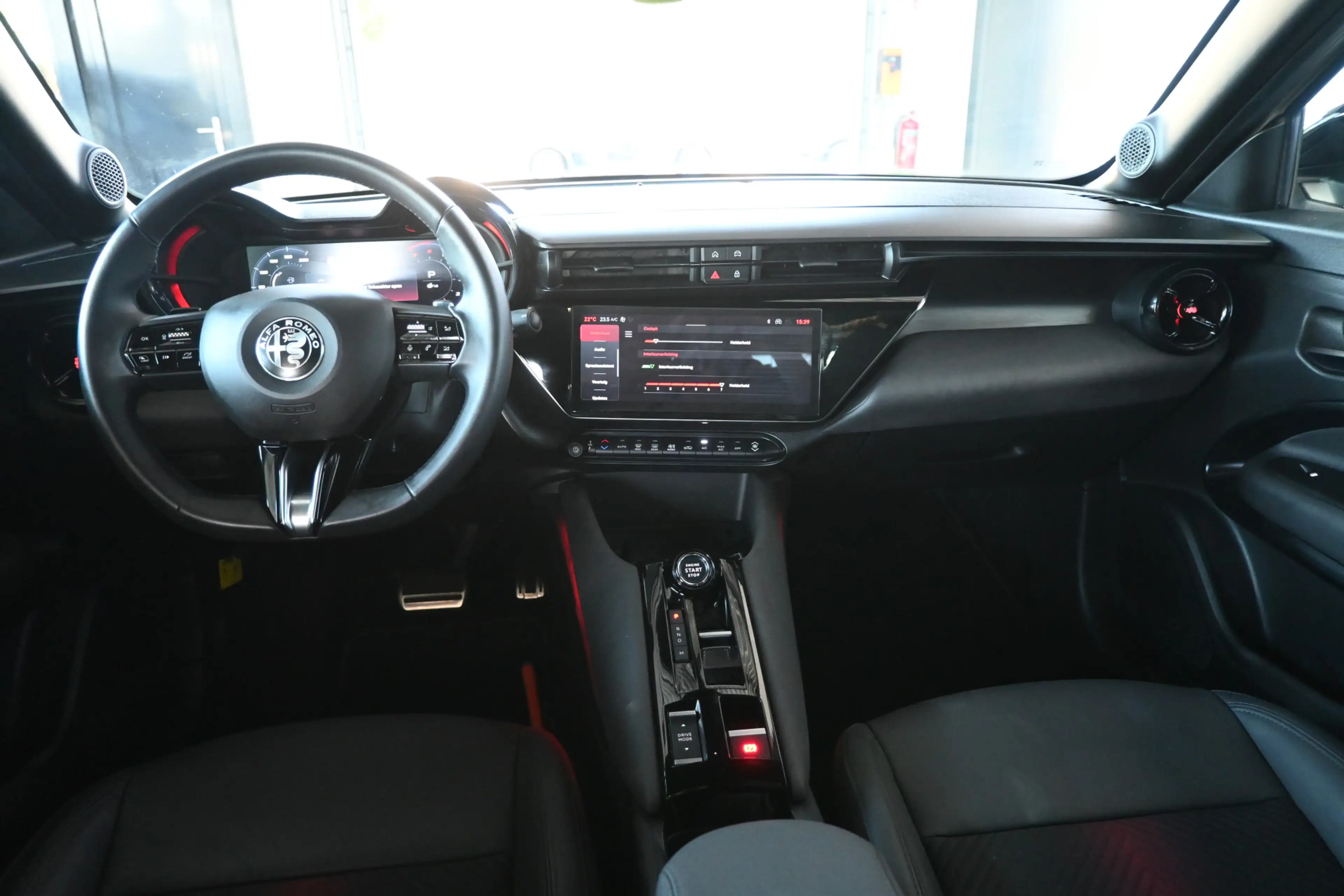 Alfa Romeo Junior 1.2 Turbo Hybrid Ibrida Speciale Adaptieve Cruise — photo 2