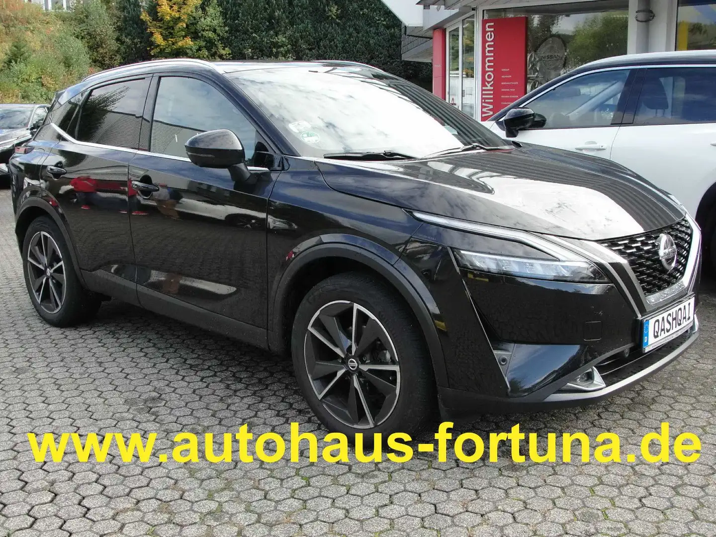 Nissan Qashqai Tekna 1.3 Automatic Glasdach AHK Schwarz - 2