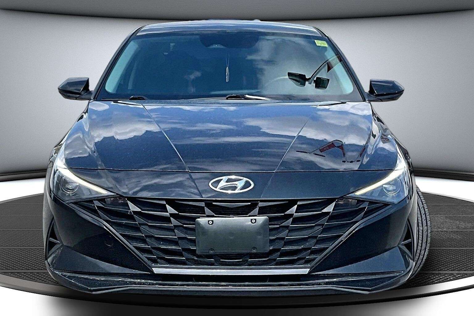 2022 Hyundai Elantra Preferre - BRAND NEW TIRES & BRAKES | HEATED SEATS — снимка 1