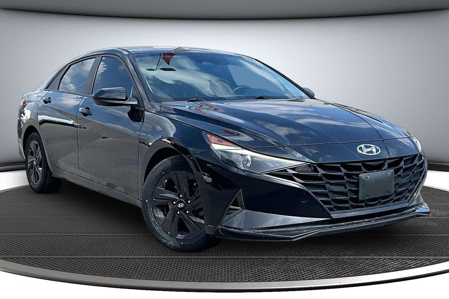 2022 Hyundai Elantra Preferre - BRAND NEW TIRES & BRAKES | HEATED SEATS — снимка 1