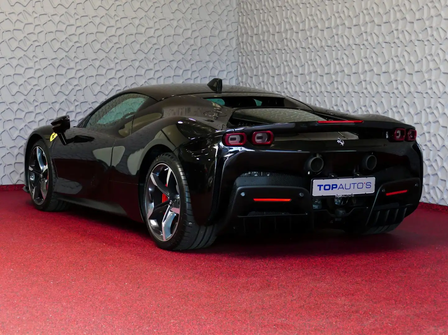 Ferrari SF90 Stradale 4.0 V8 1000PK / INCL BTW/BPM CARBON SEATS/STUUR LI Zwart - 2