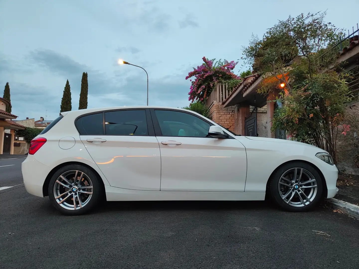 BMW 120 120i Advantage 5p auto - 1