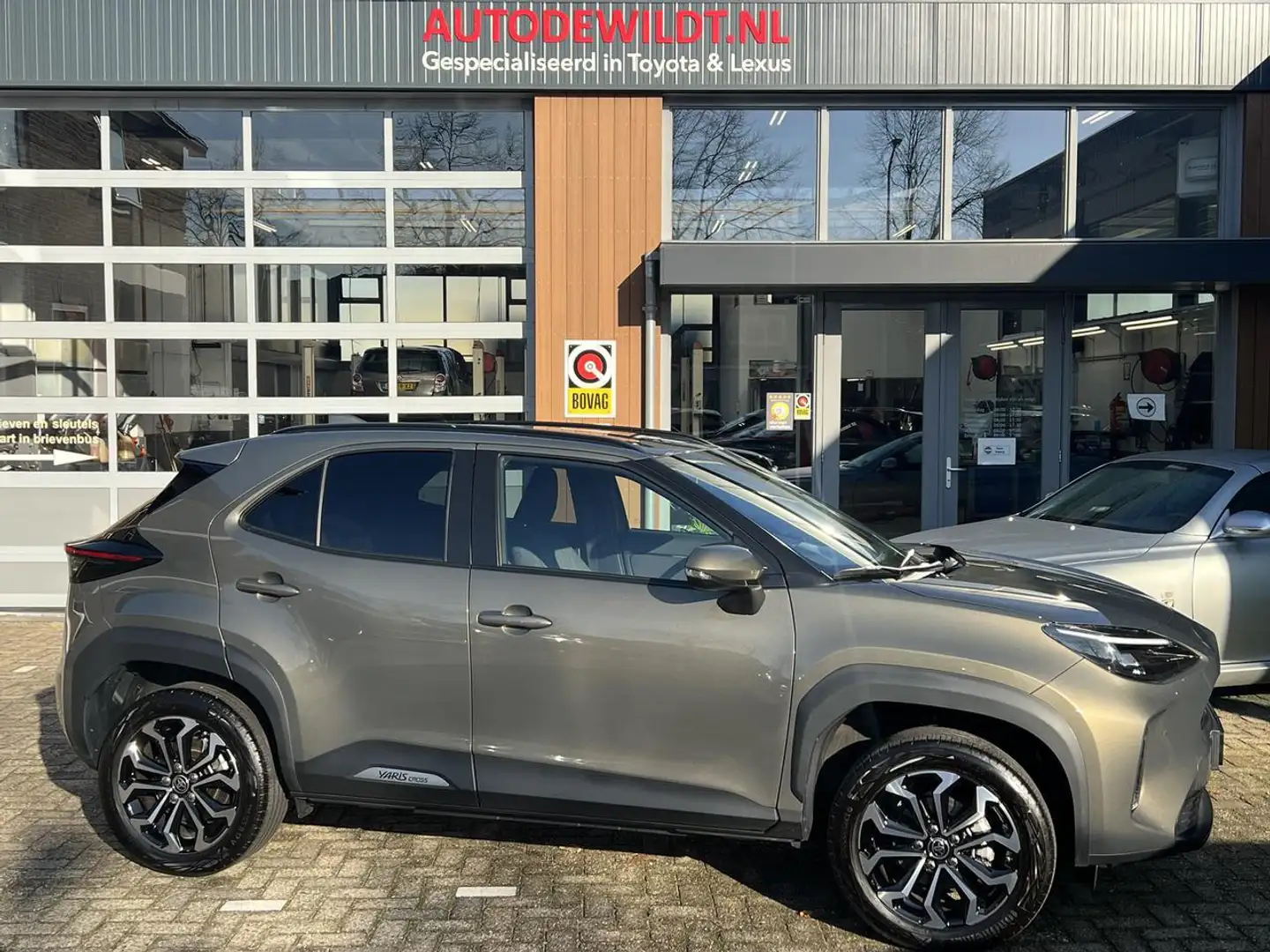 Toyota Yaris Cross 1.5 Hybrid 115 Style A/T + FABRIEKSGARANTIE Groen - 1