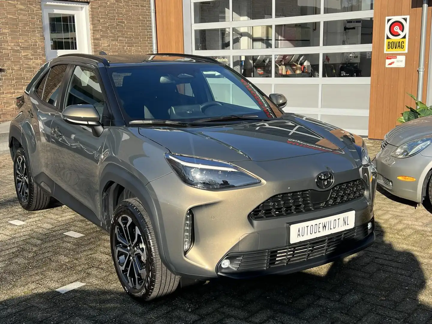 Toyota Yaris Cross 1.5 Hybrid 115 Style A/T + FABRIEKSGARANTIE Groen - 2