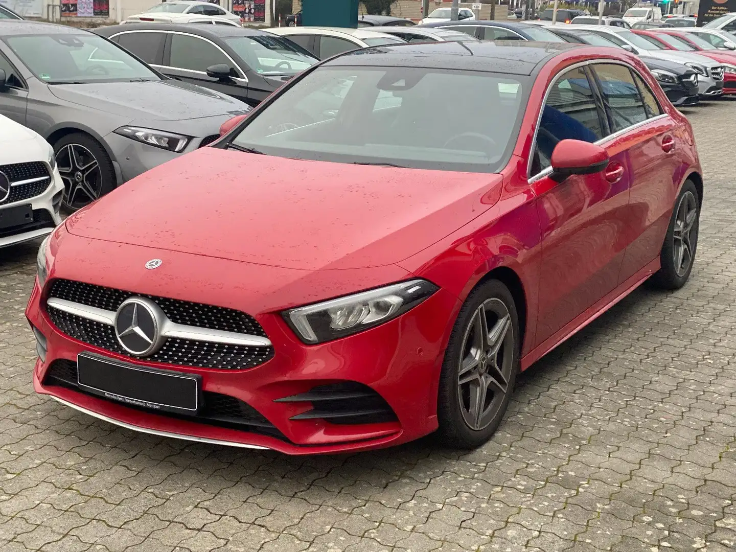 Mercedes-Benz A 200 AMG Line * Panorama * Ambiente * LED * AMG Rot - 2