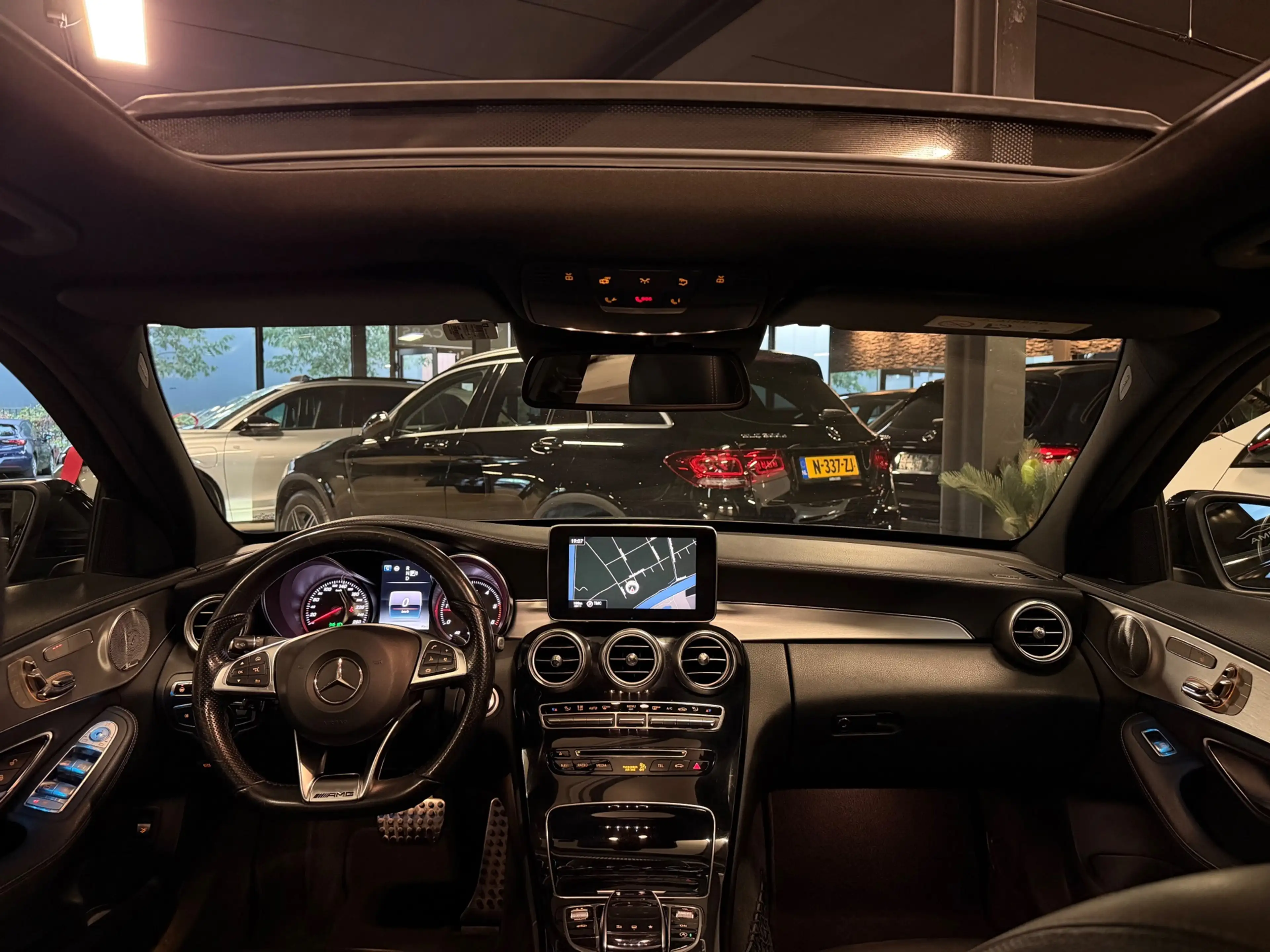 Mercedes-Benz C 220 CDI AMG|C63 PACK|PANO|HUD|MEMORY|FULL — photo 4