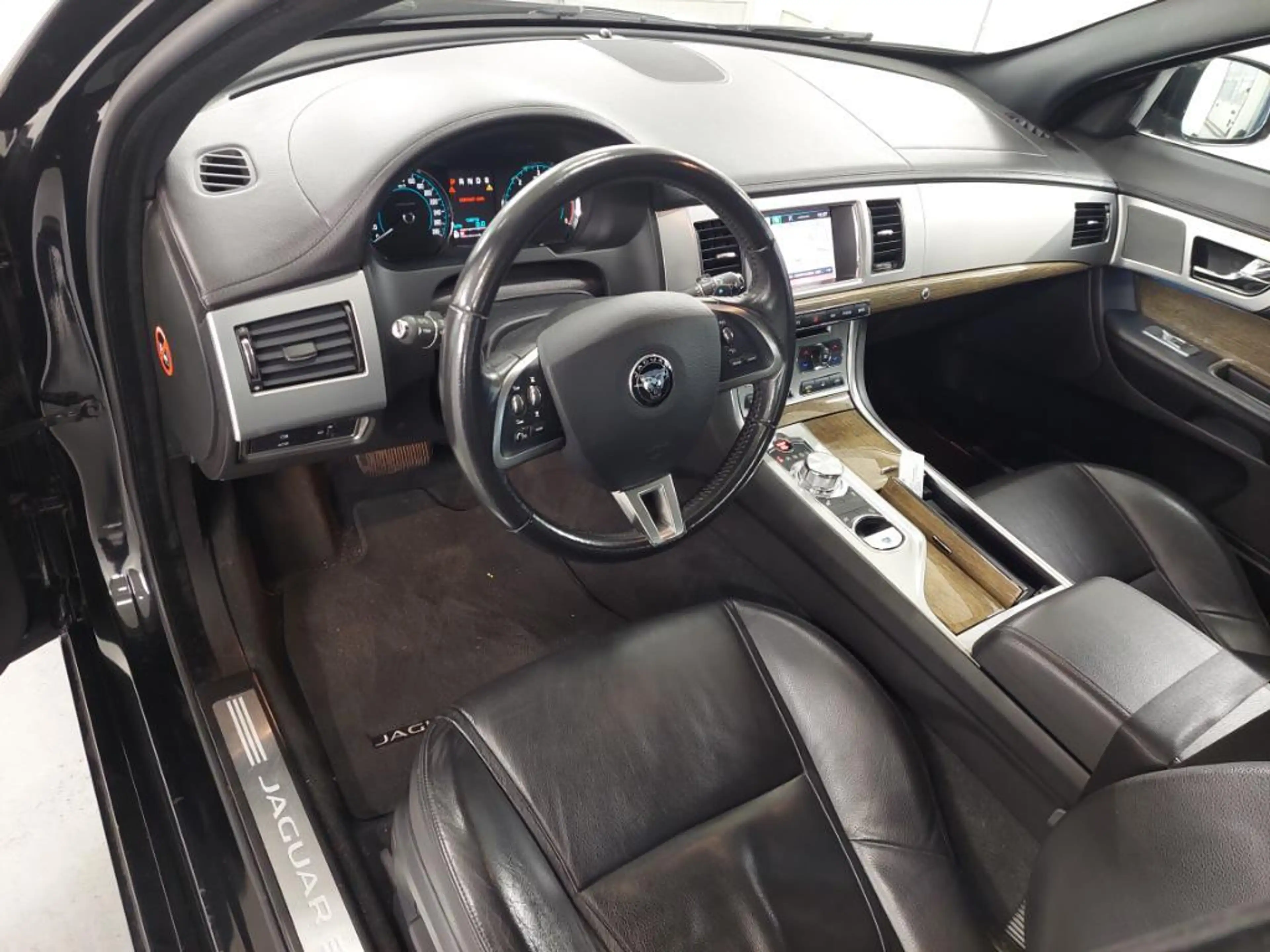Jaguar XF 3.0D / NL PRIJS 13599 / Auto rijdt prima — photo 7