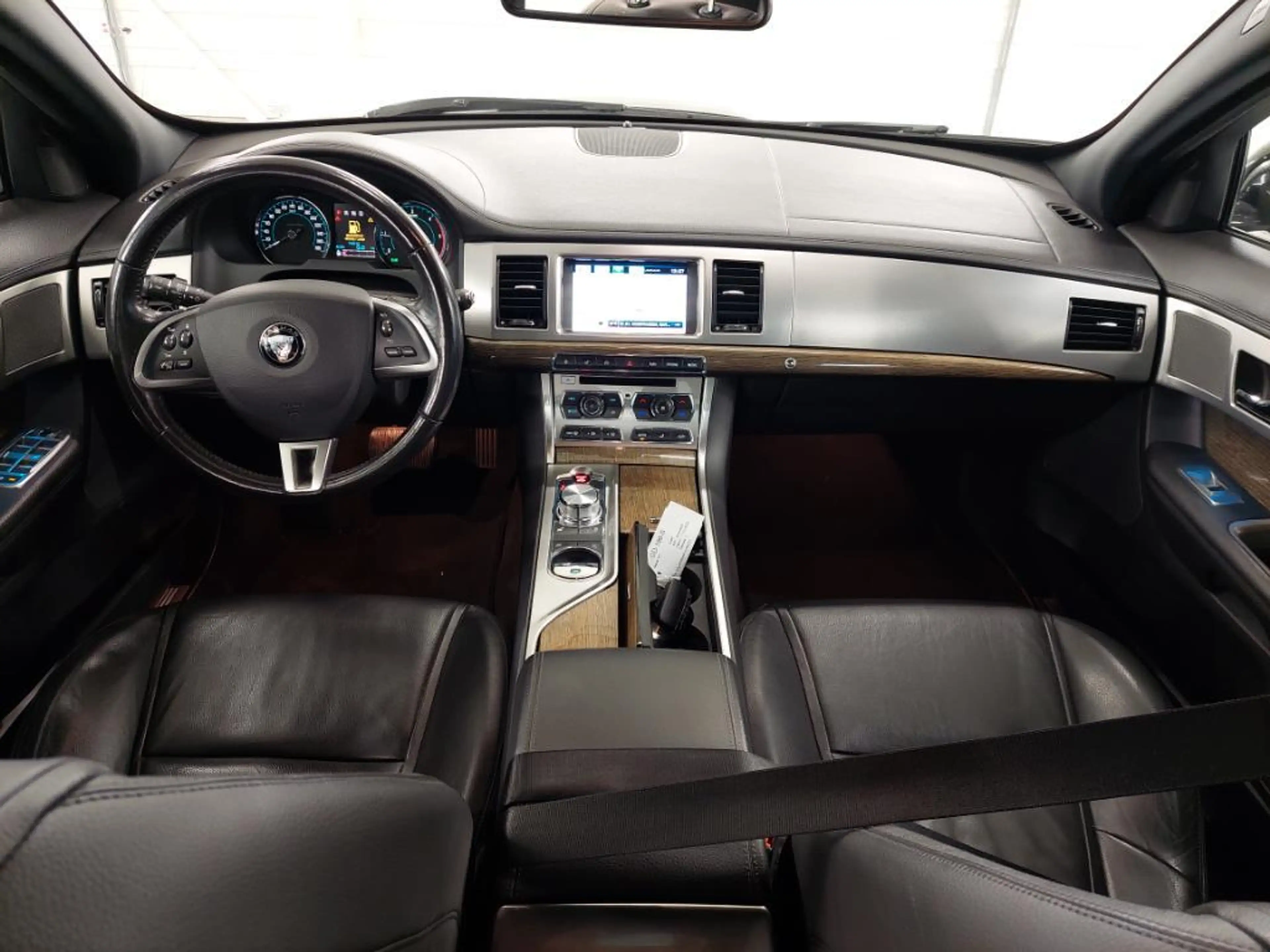Jaguar XF 3.0D / NL PRIJS 13599 / Auto rijdt prima — photo 6
