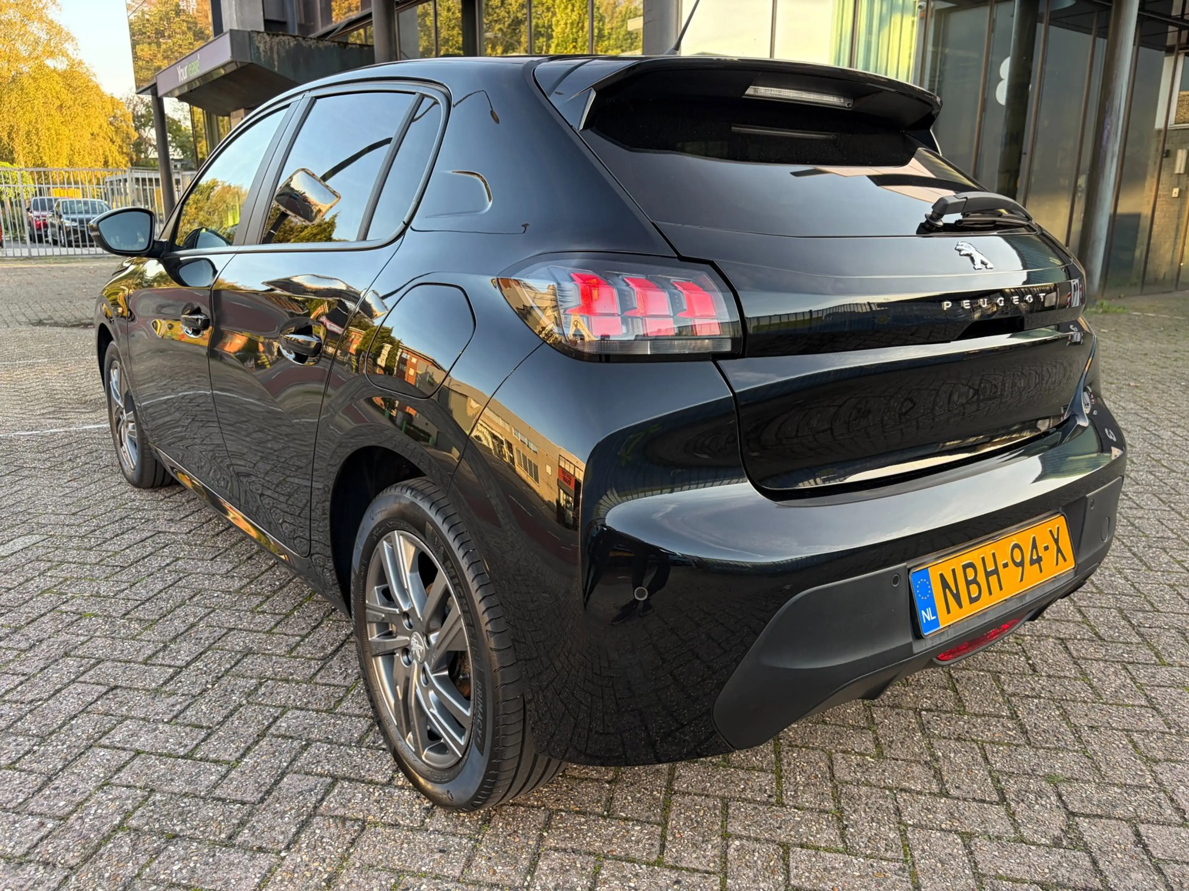 Peugeot 208 1.2 PureTech Active Pack / Carplay / Stoelverw. / — photo 4