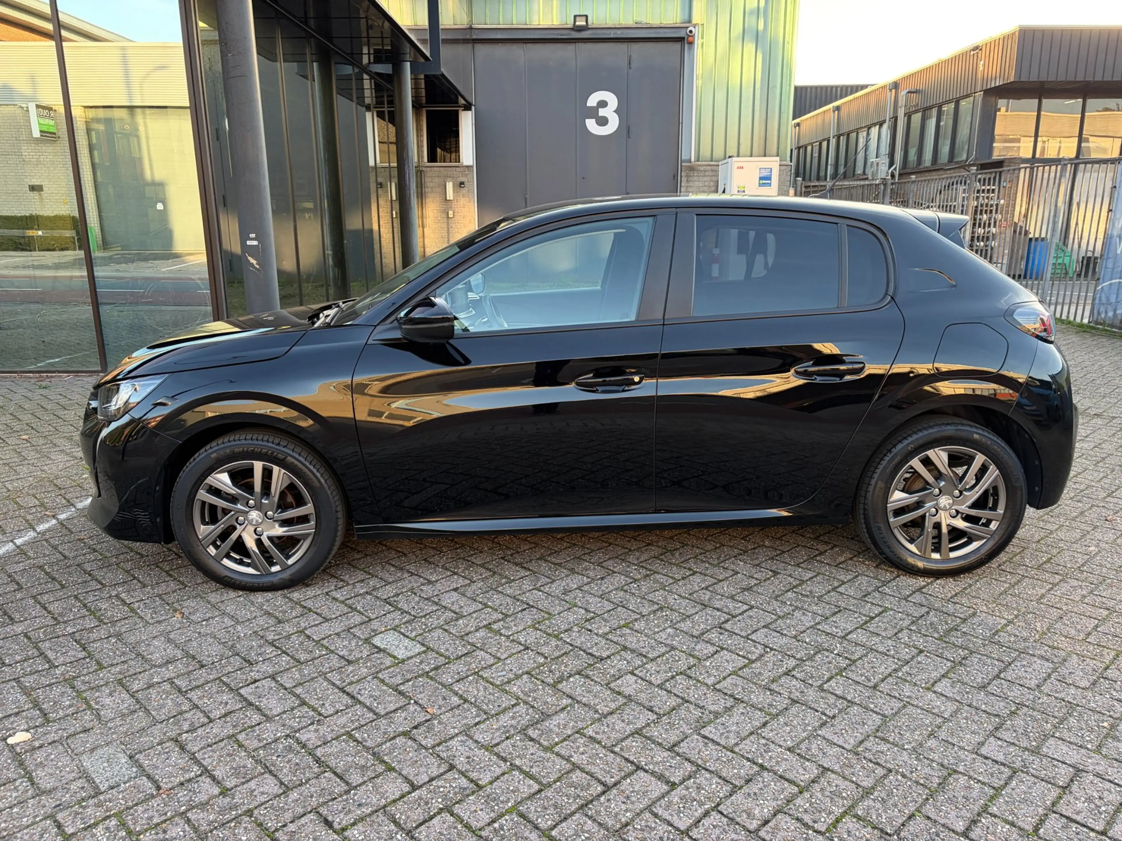 Peugeot 208 1.2 PureTech Active Pack / Carplay / Stoelverw. / — photo 3