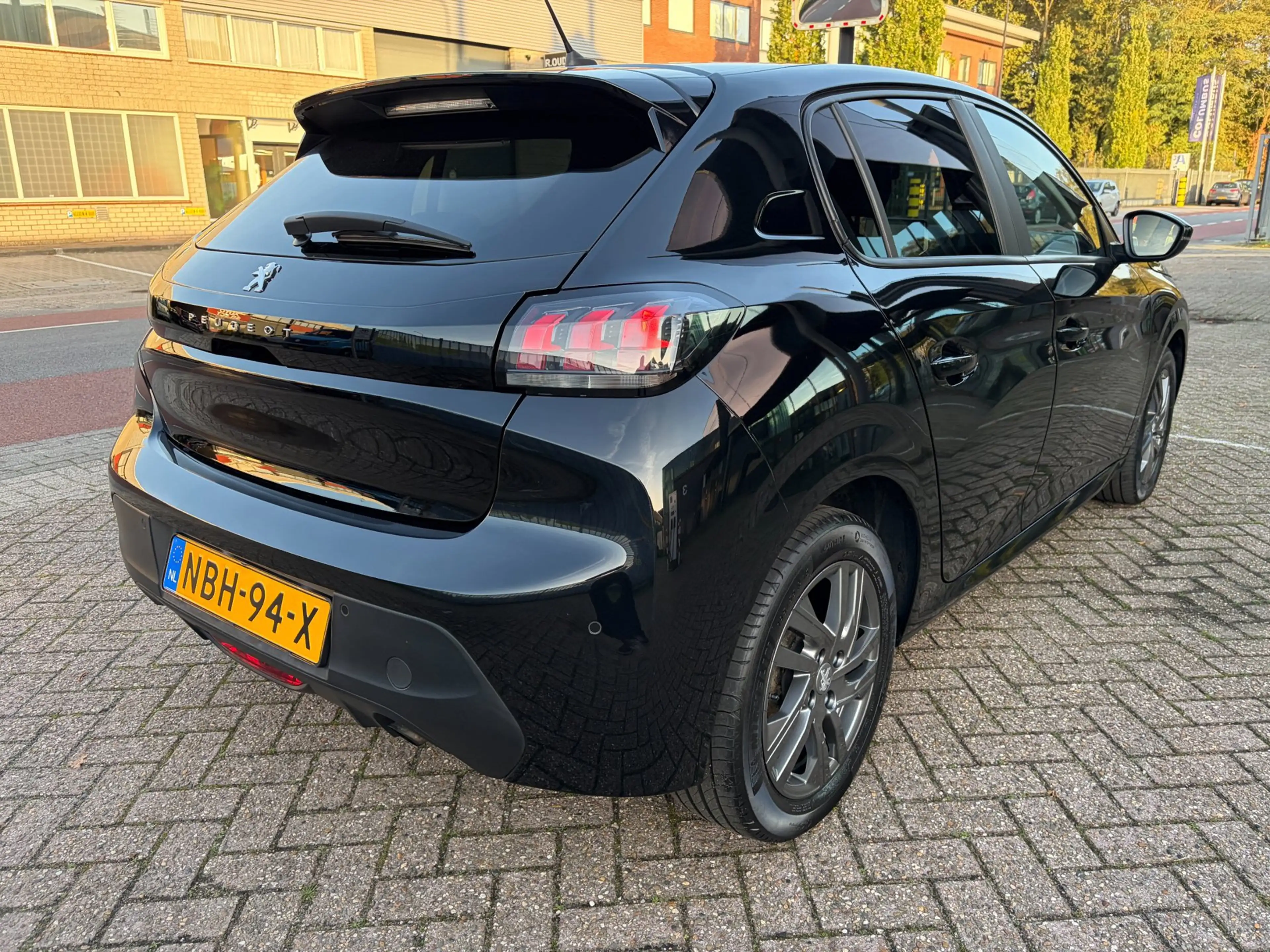 Peugeot 208 1.2 PureTech Active Pack / Carplay / Stoelverw. / — photo 7
