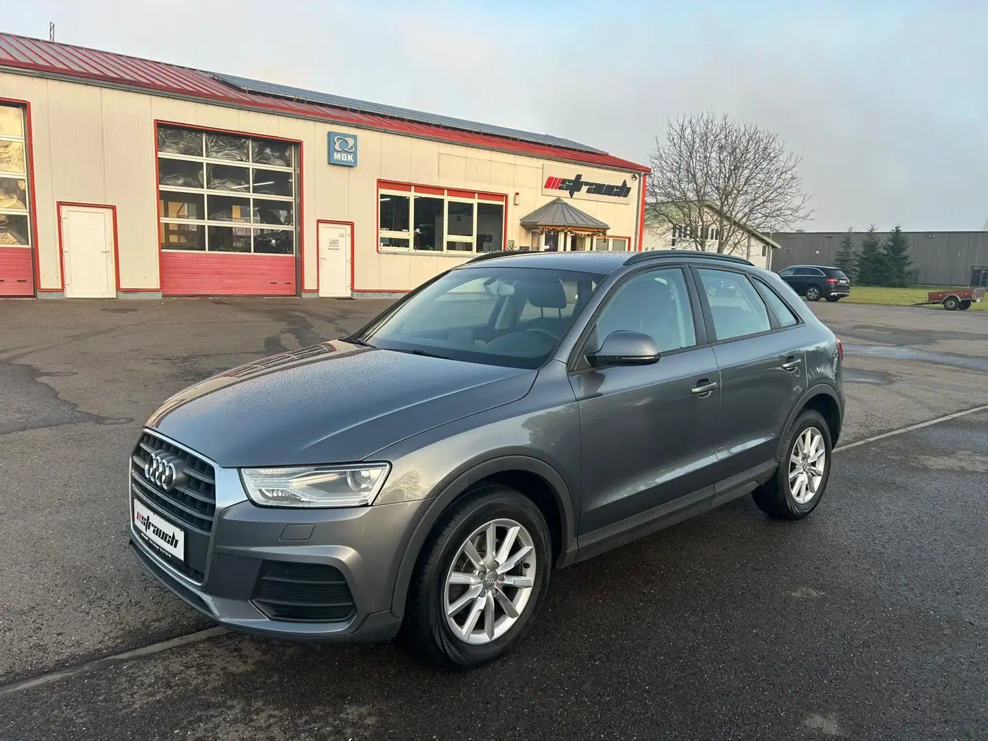 Audi Q3 TFSI AHK s-tronic Grau - 1