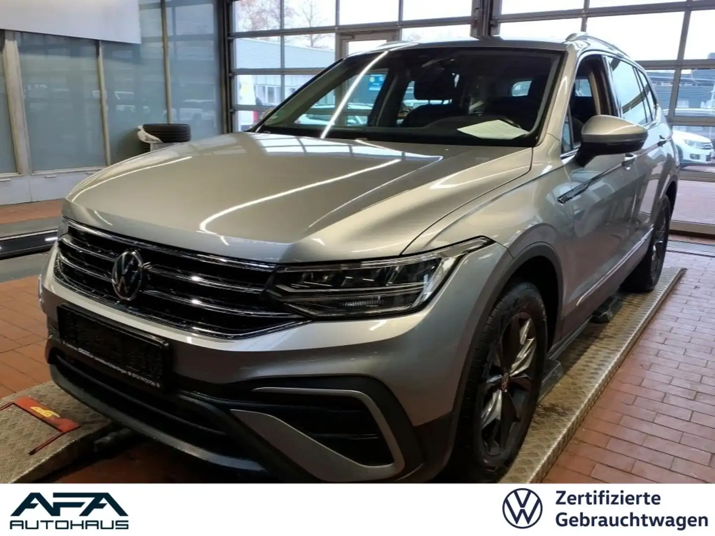 Volkswagen Tiguan Allspace 2.0 TDI DSG AHK*LED*Navi*ACC*18 Silber - 1