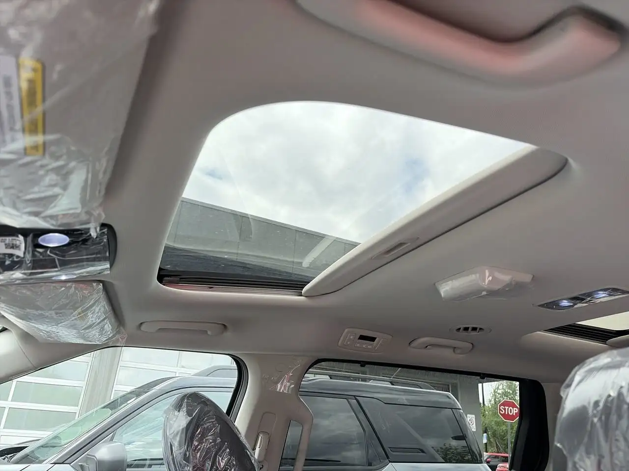 Kia Carnival снимка Kia Carnival