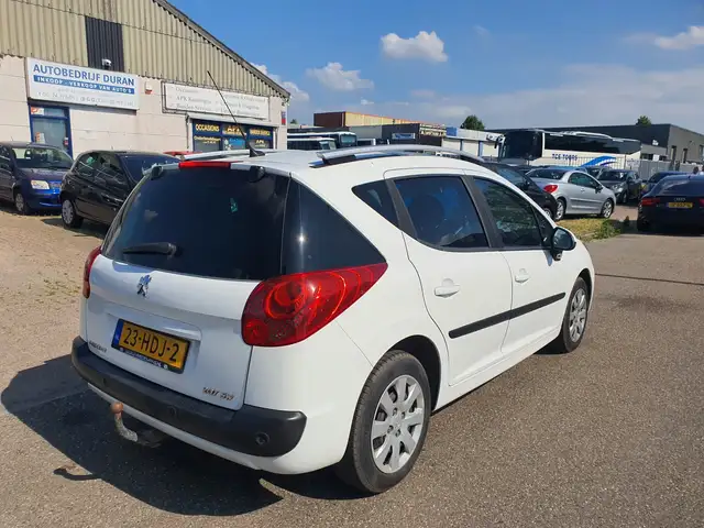 Peugeot 207 view 4
