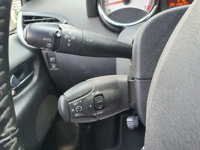 Peugeot 207 view 14