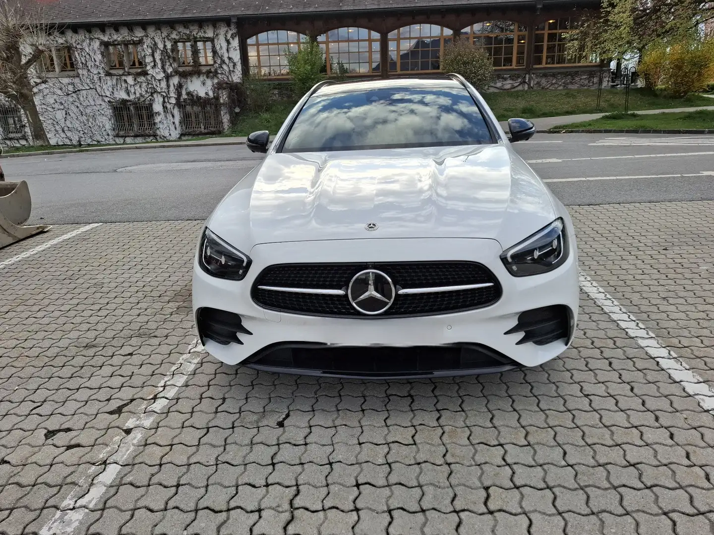 Mercedes-Benz E 300 de PHEV T 4Matic Aut. Weiß - 1