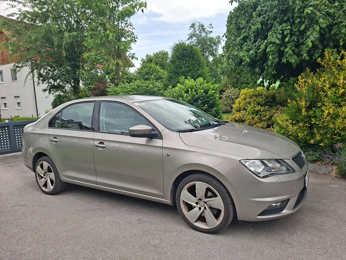 SEAT Toledo Style 1.2 TSI Braun - 1