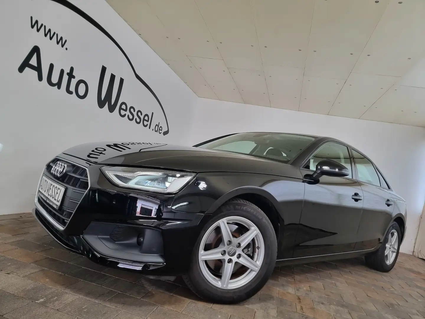 Audi A4 35 TFSI Automatik LED AHK Navi Klima Tempomat Schwarz - 1