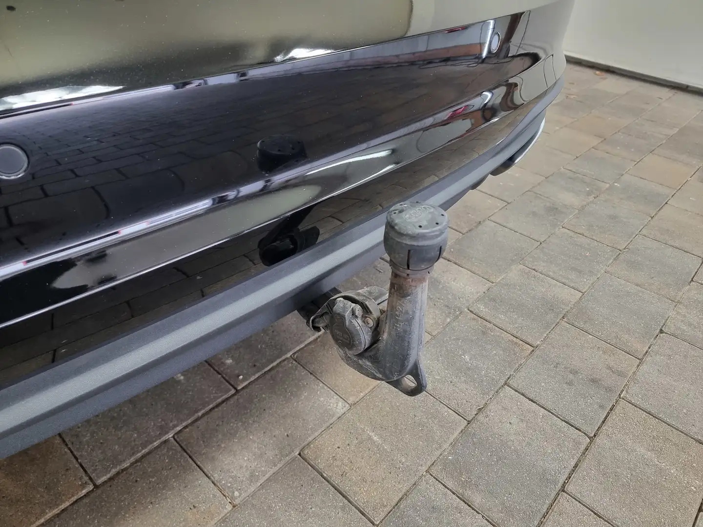 Audi A4 35 TFSI Automatik LED AHK Navi Klima Tempomat Schwarz - 2