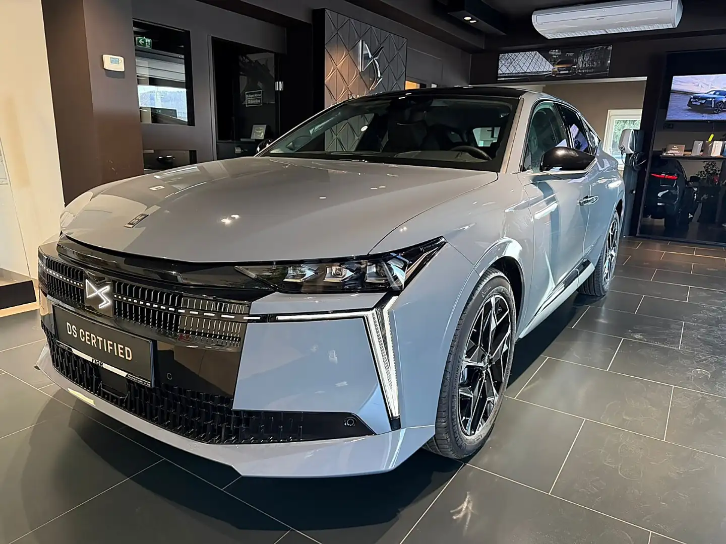 DS Automobiles DS 4 Hybrid 145 eDCT-6 Étoile-Nappaleder (D-1108-S) Grau - 1
