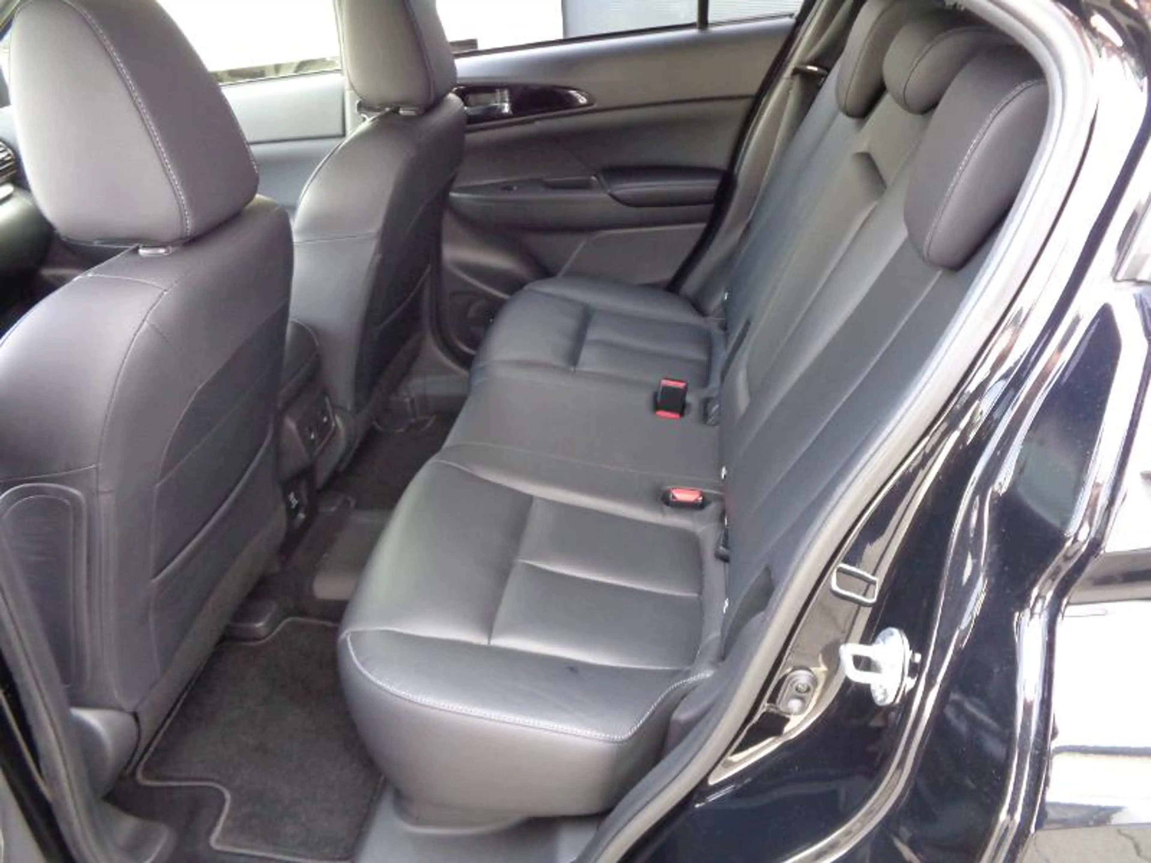 Mitsubishi Eclipse Cross Plug-in-Hybrid TOP Panoramadach — photo 9