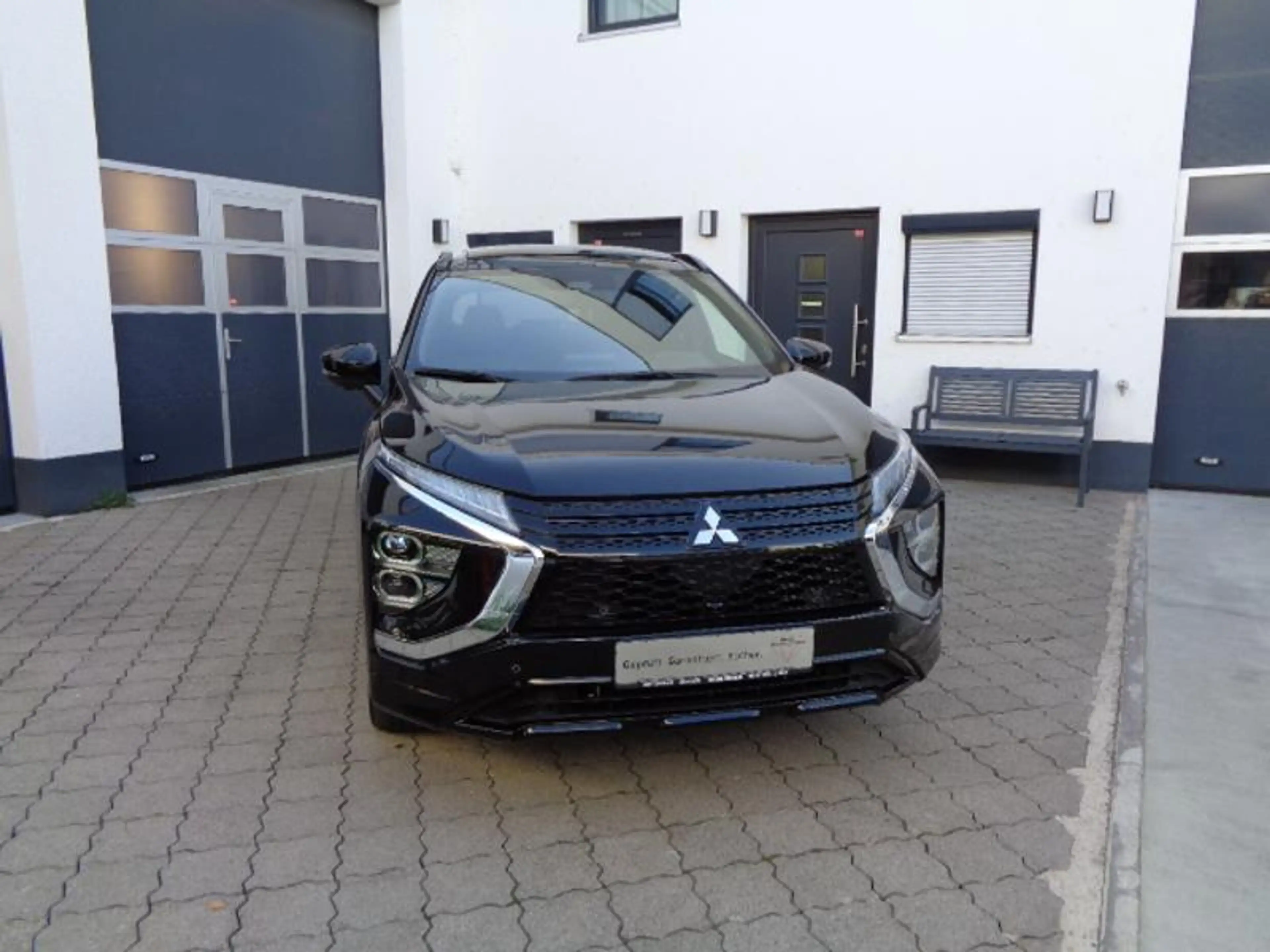 Mitsubishi Eclipse Cross Plug-in-Hybrid TOP Panoramadach — photo 2