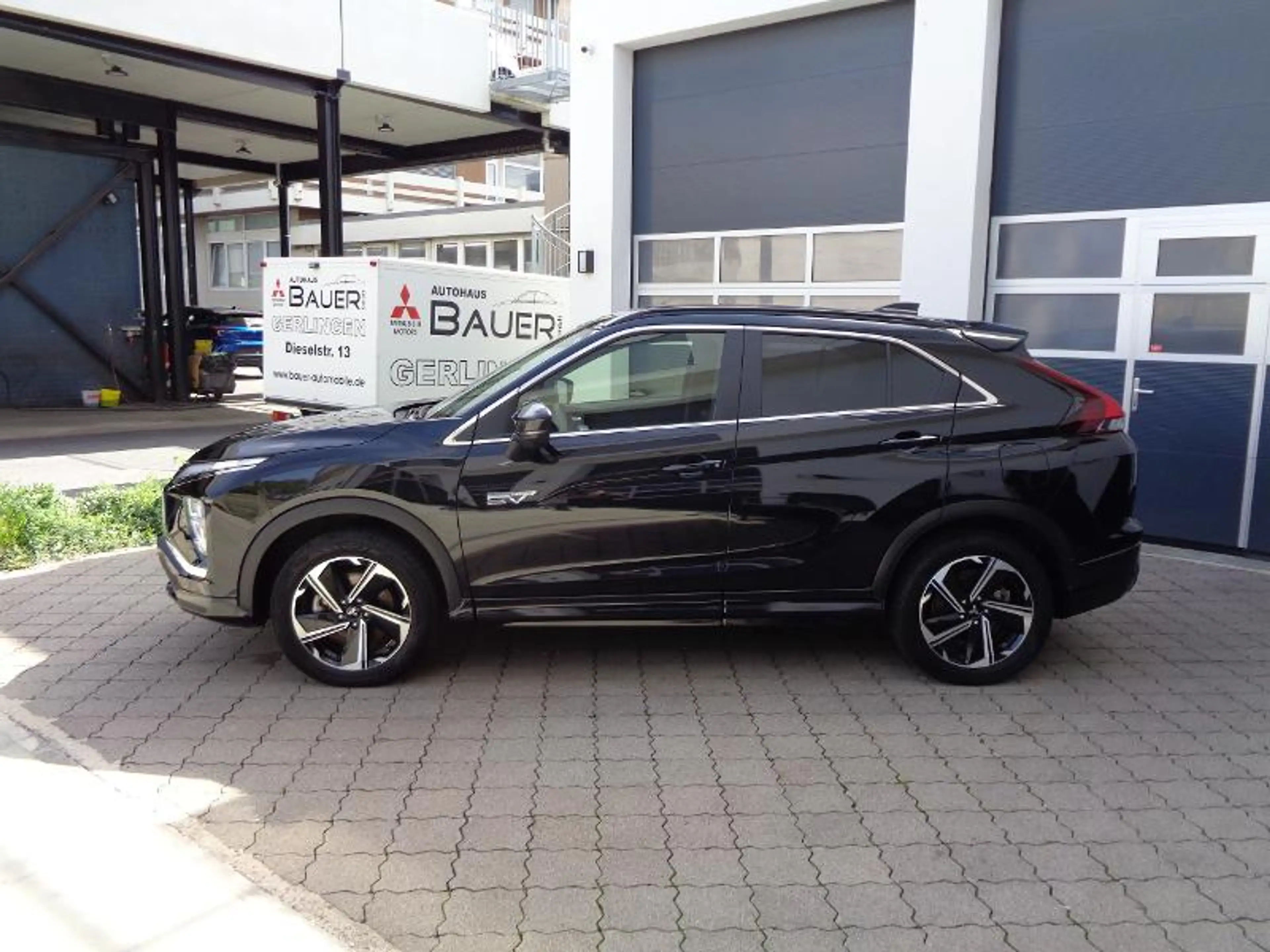 Mitsubishi Eclipse Cross Plug-in-Hybrid TOP Panoramadach — photo 4