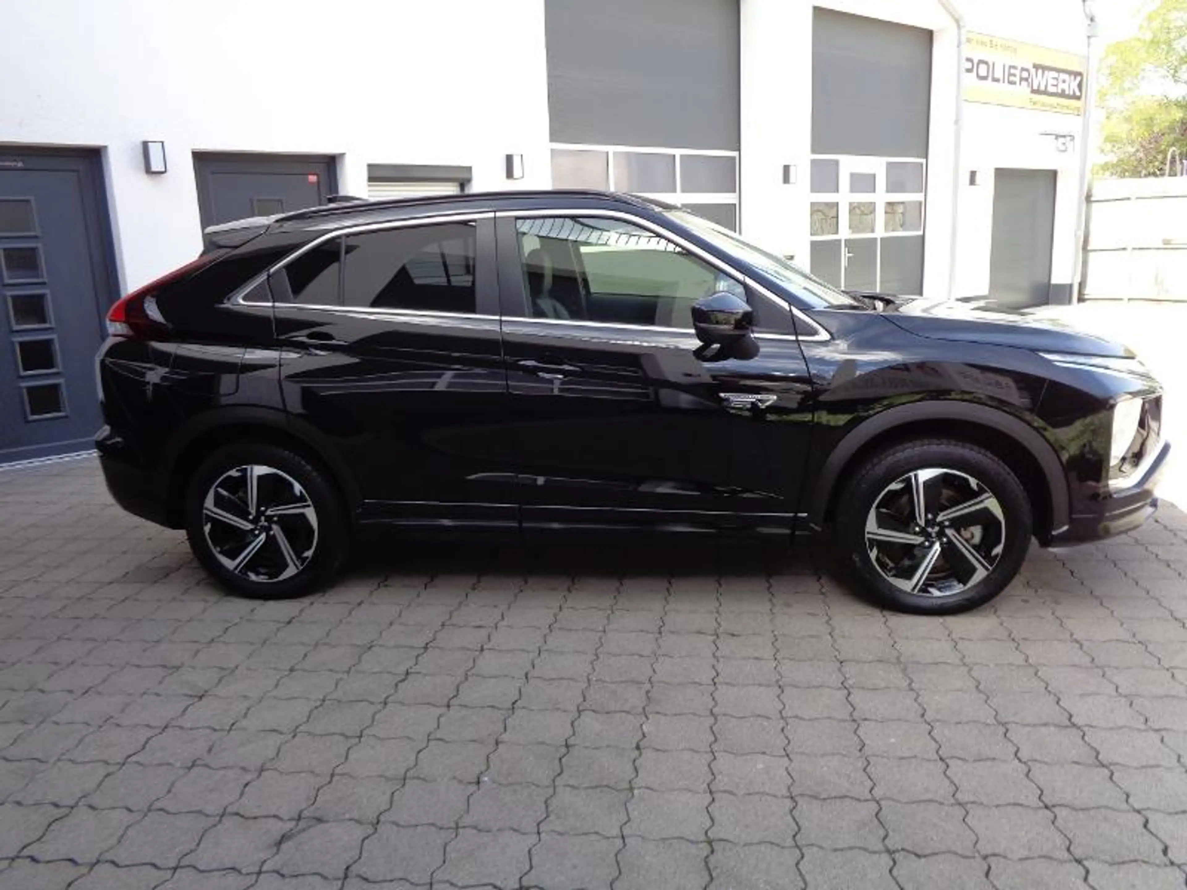 Mitsubishi Eclipse Cross Plug-in-Hybrid TOP Panoramadach — photo 3