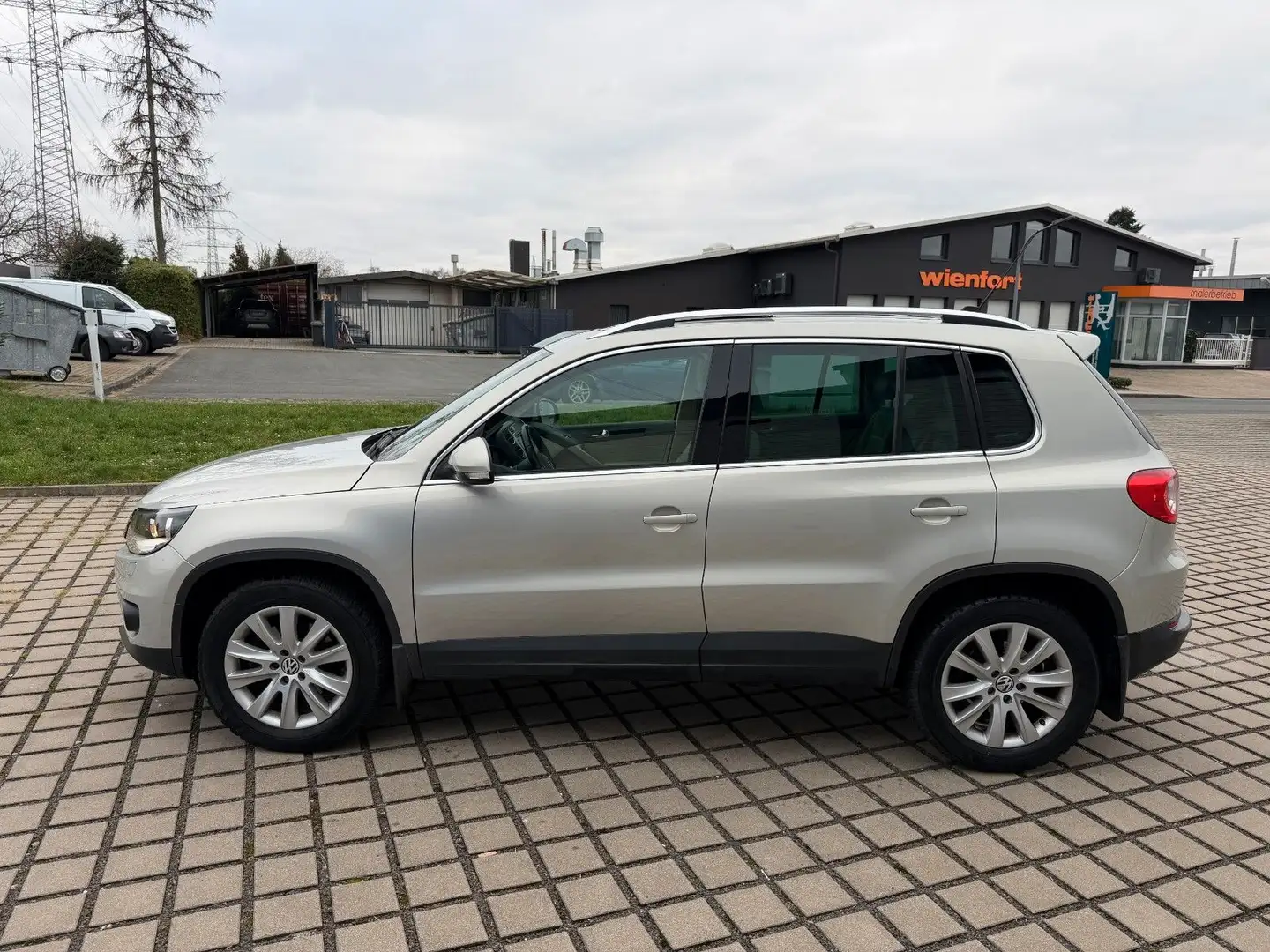 Volkswagen Tiguan *AUTOMATIK*PANORAMA*R-KAMERA* Silber - 2