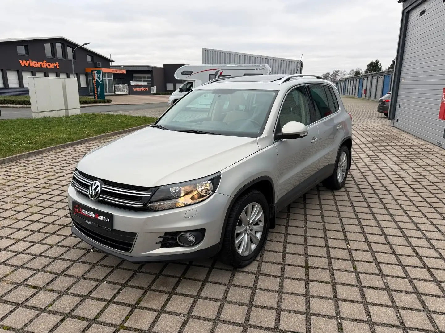Volkswagen Tiguan *AUTOMATIK*PANORAMA*R-KAMERA* Silber - 1