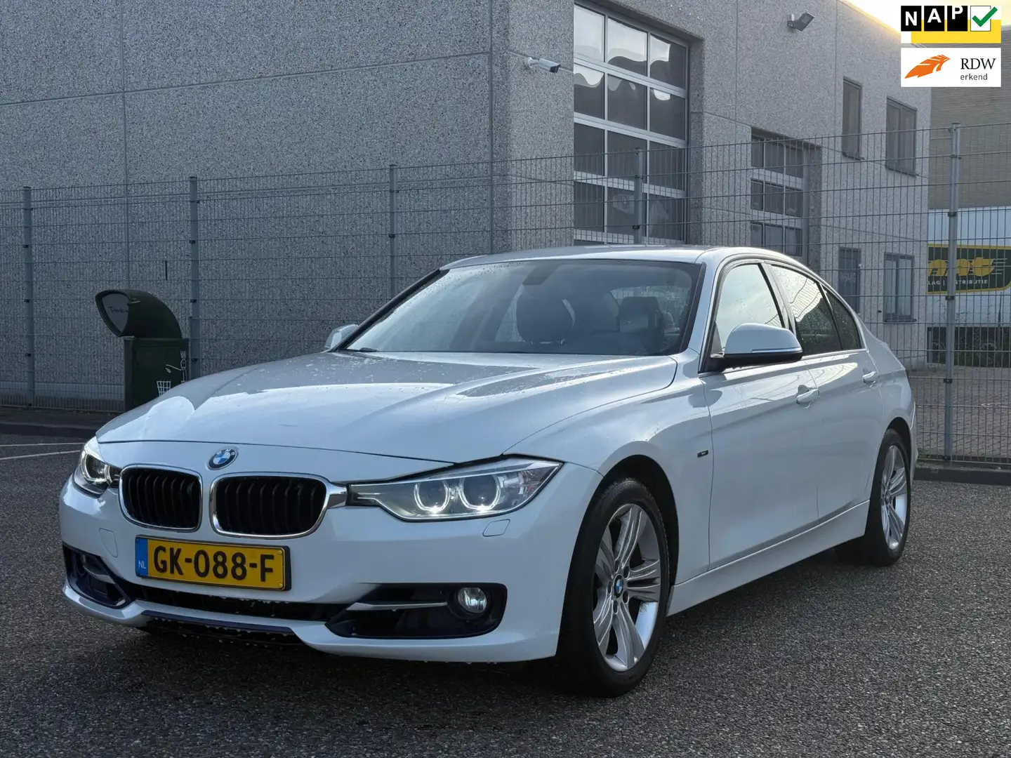 BMW 320 3-serie 320i High Executive Sportline PDC AUT Blanc - 1