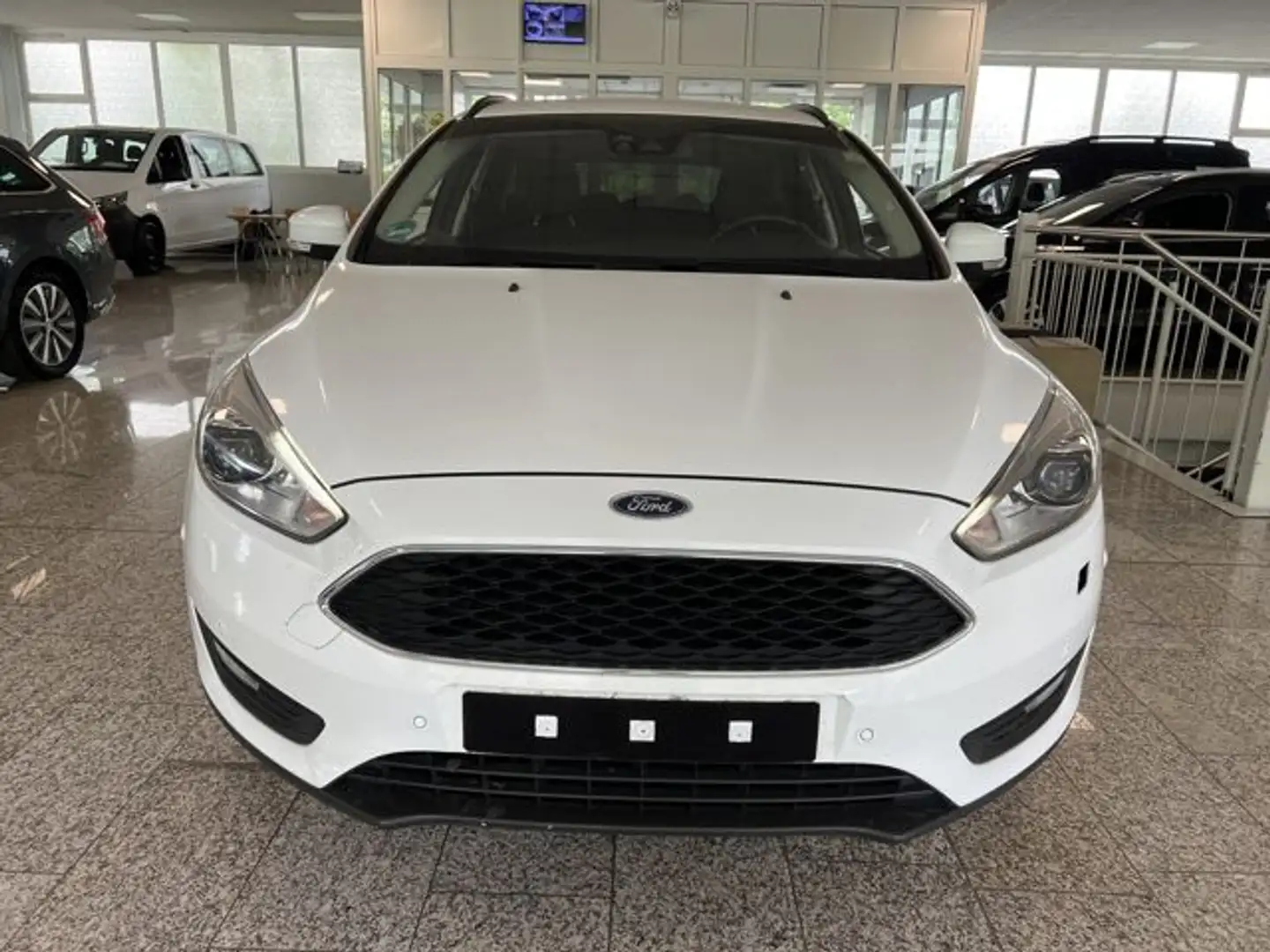 Ford Focus Turnier Business 1.5 NAVI+EINPARKAUTOMATIK Bianco - 2