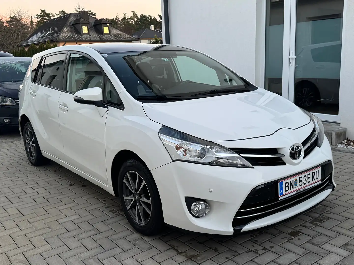 Toyota Verso 2.0 D-4D Ausstattung /Top Zustand Weiß - 2
