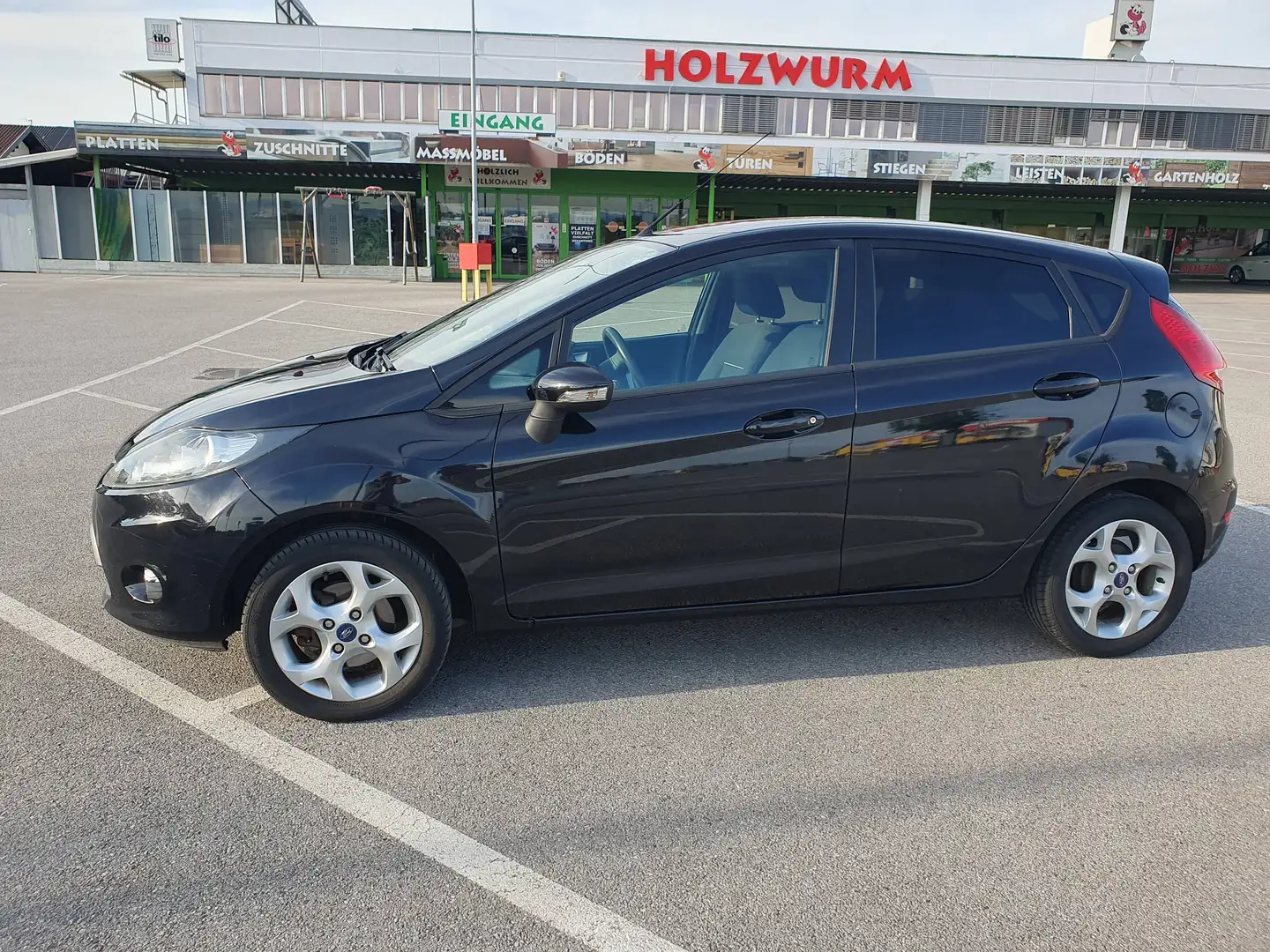 Ford Fiesta Fiesta Iconic 1,4 TDCi DPF Iconic Schwarz - 2