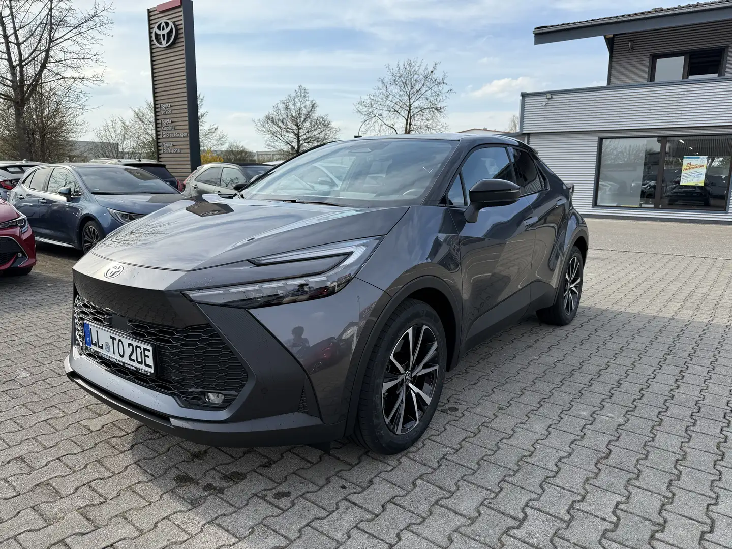 Toyota C-HR 2.0 Plugin-Hybrid Team Deutschland Grau - 1