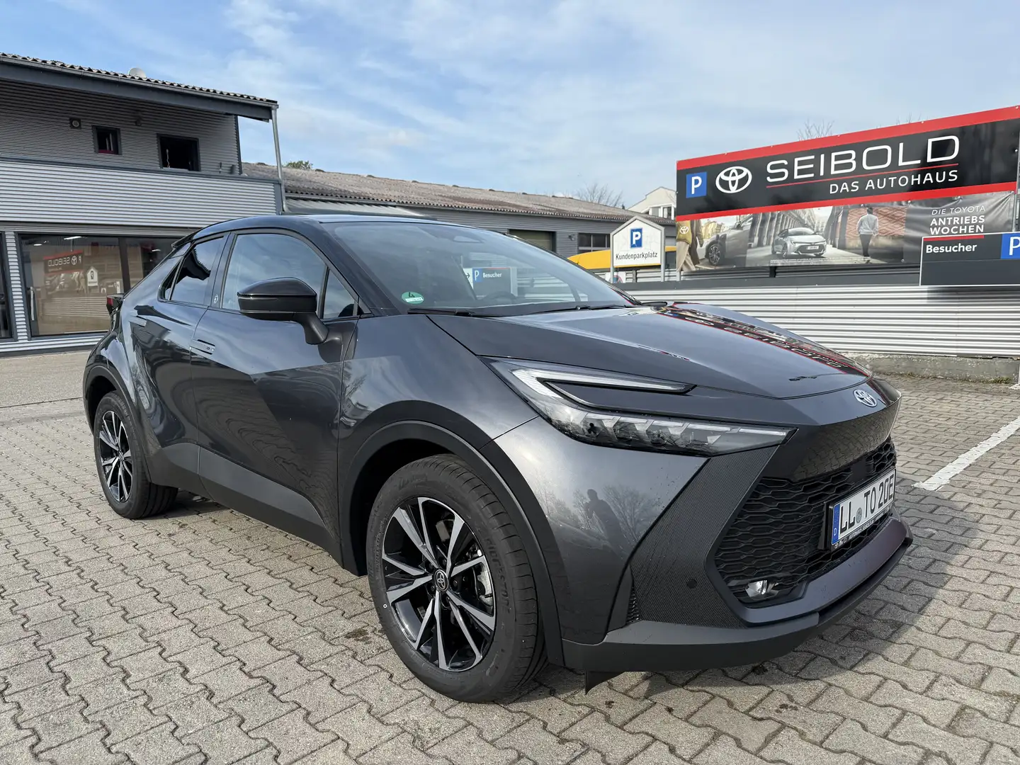 Toyota C-HR 2.0 Plugin-Hybrid Team Deutschland Grau - 2