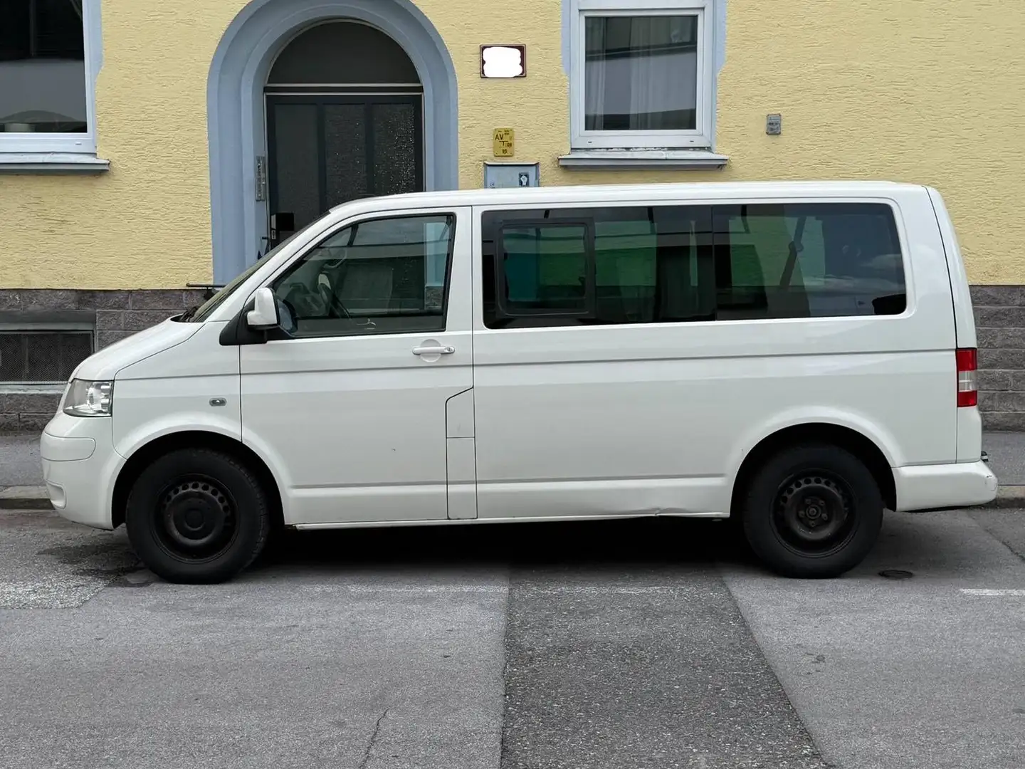 Volkswagen T5 Caravelle Caravelle 2,5 TDI 4motion D-PF Weiß - 2