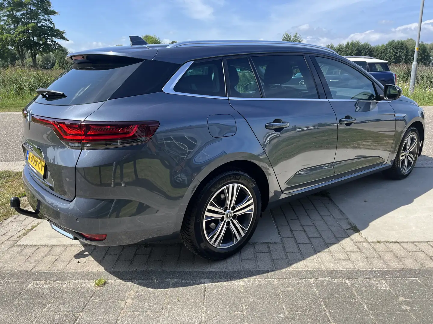 Renault Megane Estate 1.3 TCe Intens / Automaat / Trekhaak / Keyl Grau - 2