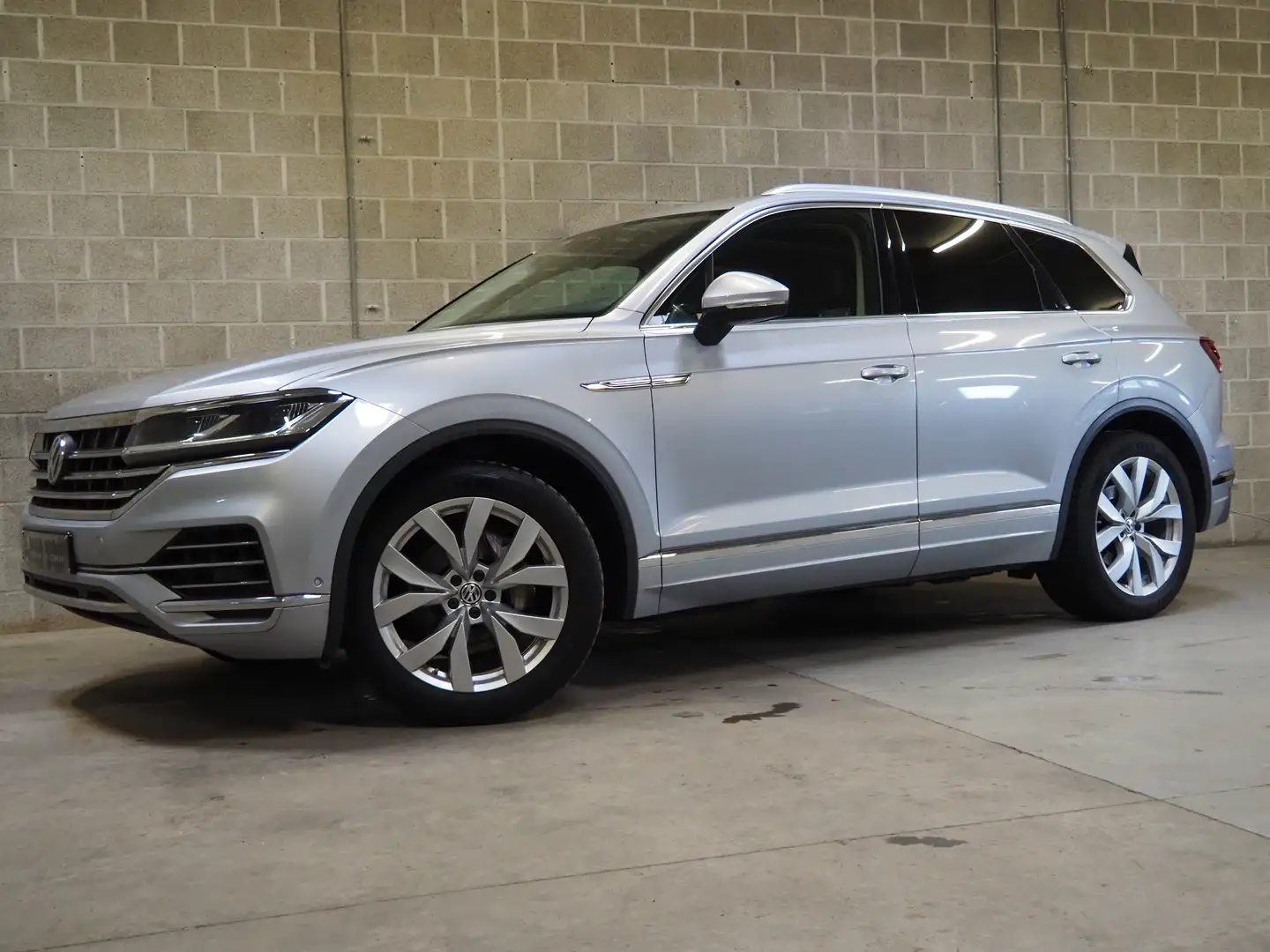 Volkswagen Touareg 3.0 TDi V6 SCR 4Motion Tiptronic| Luchtvering| AHK Gris - 1