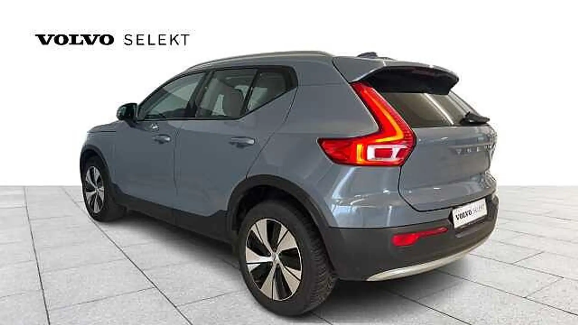 Volvo XC40 XC40 Momentum Pro, T2 (manual) Gris - 2