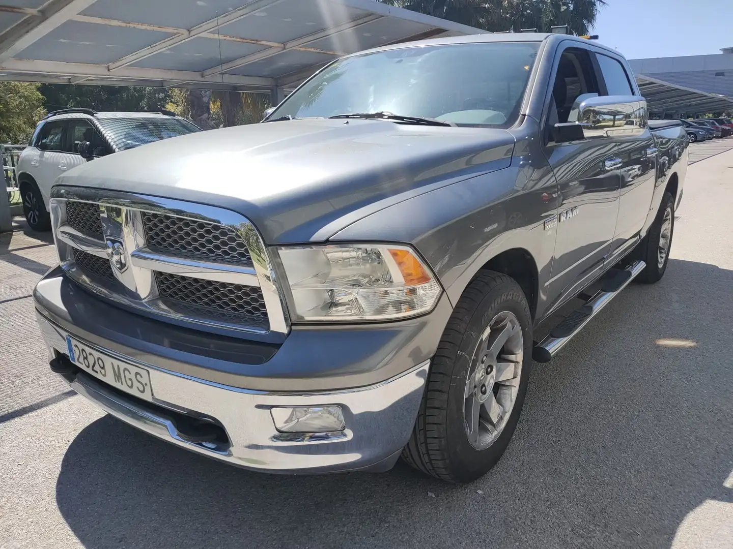 Dodge RAM dodge Ram Hemi 5.7 con GLP homologado Gris - 1