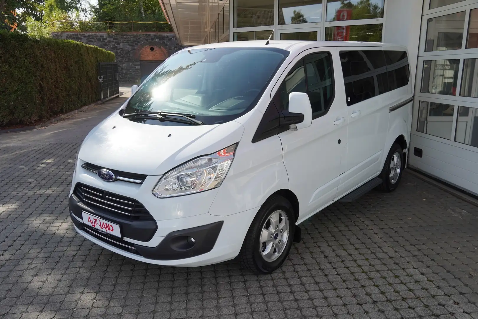 Ford Tourneo Custom 2.0 TDCi L1 Titanium 8-Sitzer PDC Blanc - 2